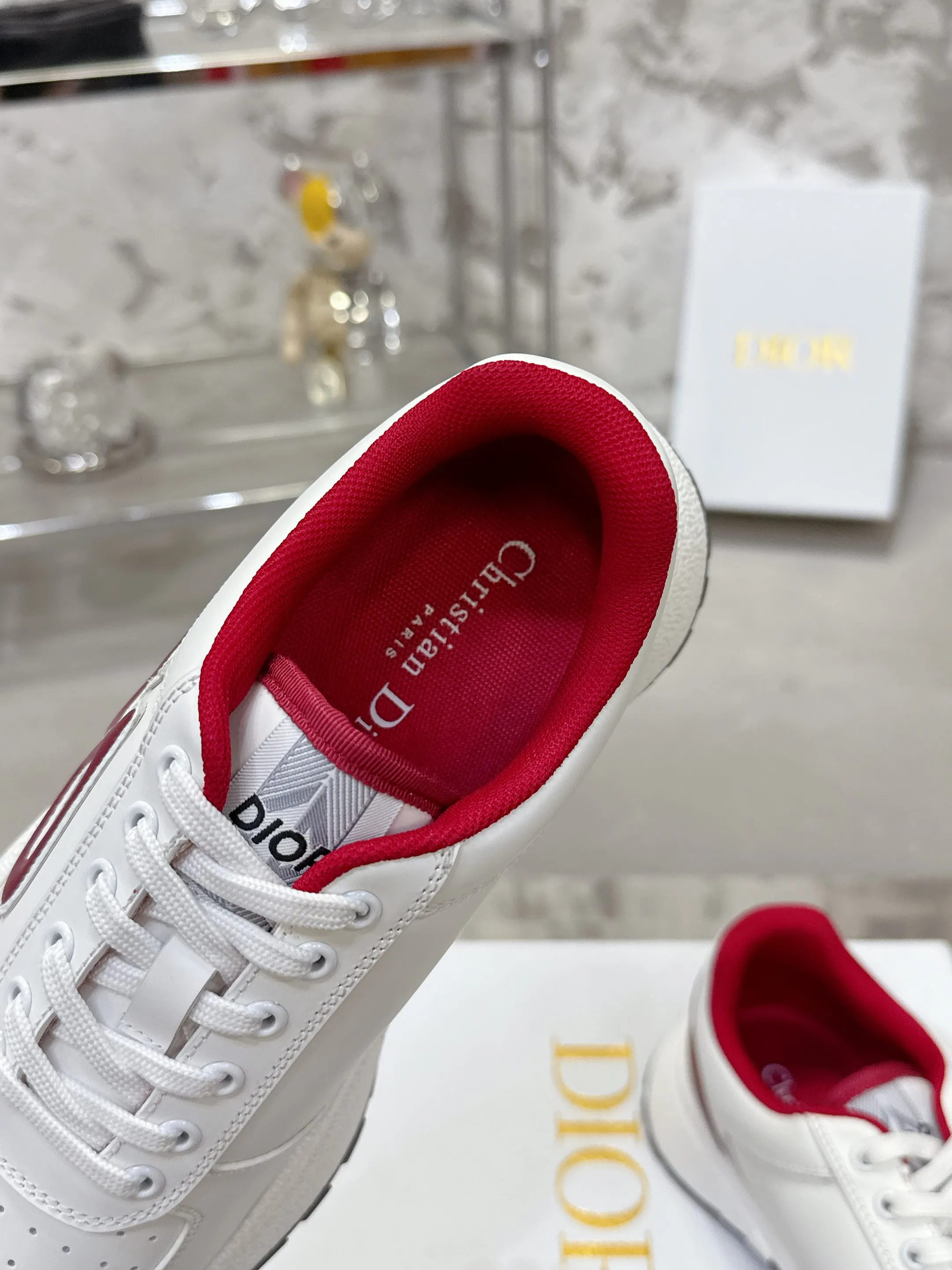 [Dior Dior] P: 660💰Couple model Size: Female: 35-40 (41 customized), male 39-44. (45 customized) 2025 Dior Dior autumn and winter new couple model, thick-soled casual sports shoes, original purchase and development, reinterpret sports style with elegant and fashionable shape. The upper is crafted from white mesh fabric and features the Christian Dior Paris signature on the laces and heel. The exquisite two-color sole is light and soft, which can add a high-end temperament to all kinds of casual looks. The delivery counter is exquisitely packaged🛍📦 ▪️Material: Original custom imported first-layer cowhide ▪️Inner lining: Imported soft sheepskin lining ▪️Sole: Original open-molded anti-slip rubber material ▪️Sole thickness: 4CM